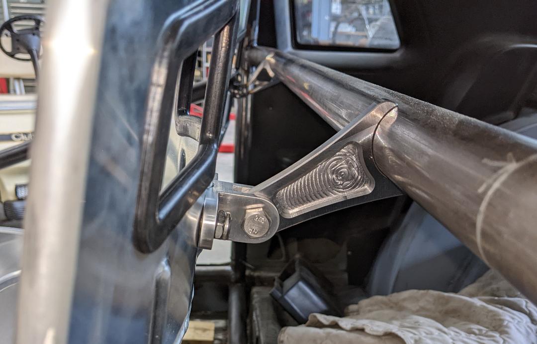 Seat bracket